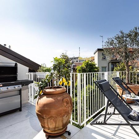 *Villa Olivo*With Private Terrace & Jacuzzi + 3Bedrooms Milano Dış mekan fotoğraf