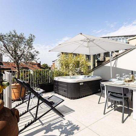 *Villa Olivo*With Private Terrace & Jacuzzi + 3Bedrooms Milano Dış mekan fotoğraf