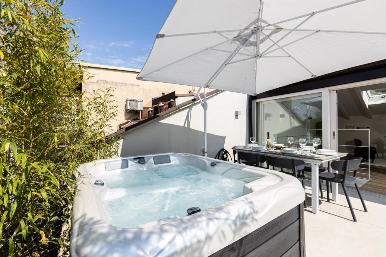*Villa Olivo*With Private Terrace & Jacuzzi + 3Bedrooms Milano Dış mekan fotoğraf