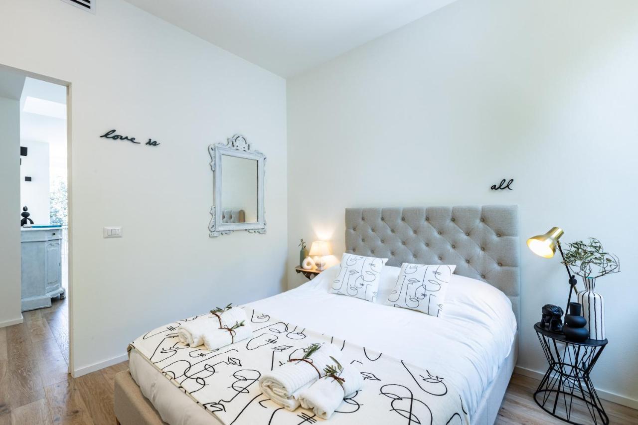 *Villa Olivo*With Private Terrace & Jacuzzi + 3Bedrooms Milano Dış mekan fotoğraf